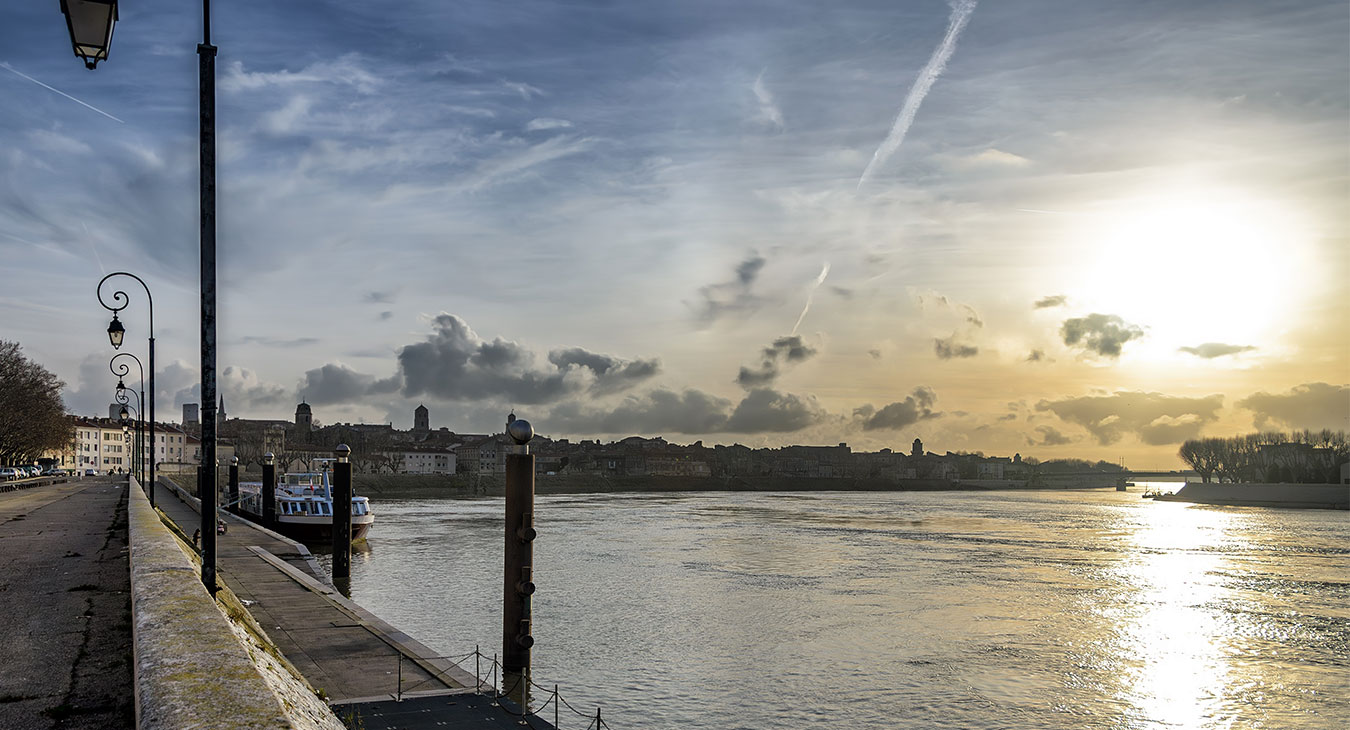 Les rives du Rhône à Arles